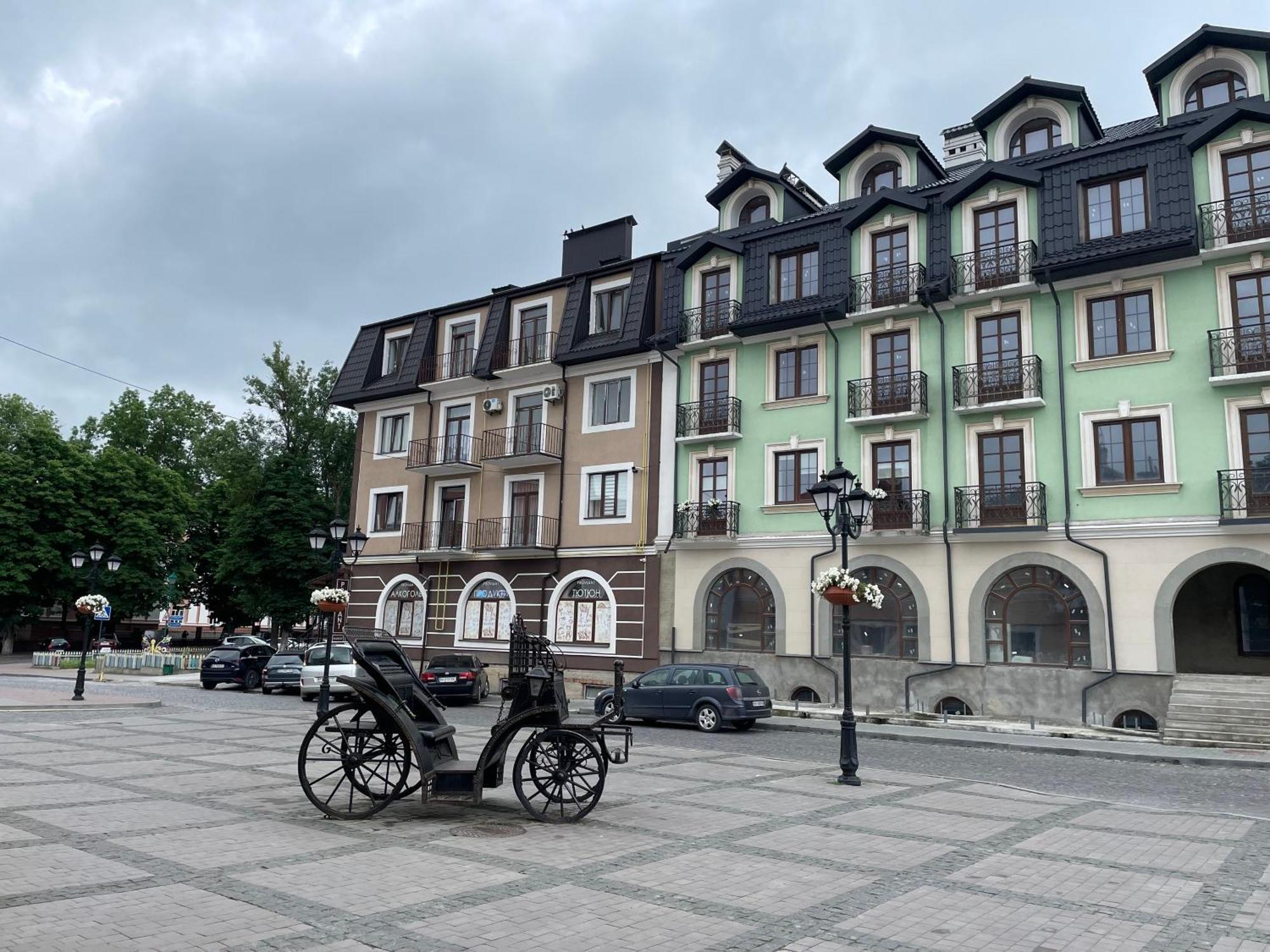 «Гори́Ще На Площі Польський Ринок» Apartment Kamianets-Podilskyi Luaran gambar